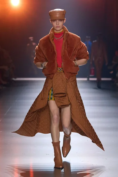 Look 32